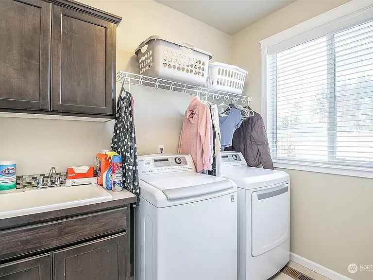 4210 Dudley Dr NE — Photo 30