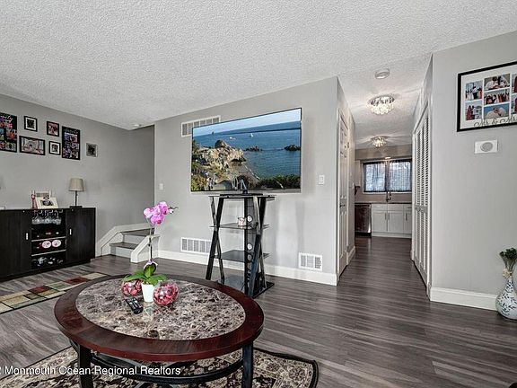 5th image of 663 Ellicott Ave #2B