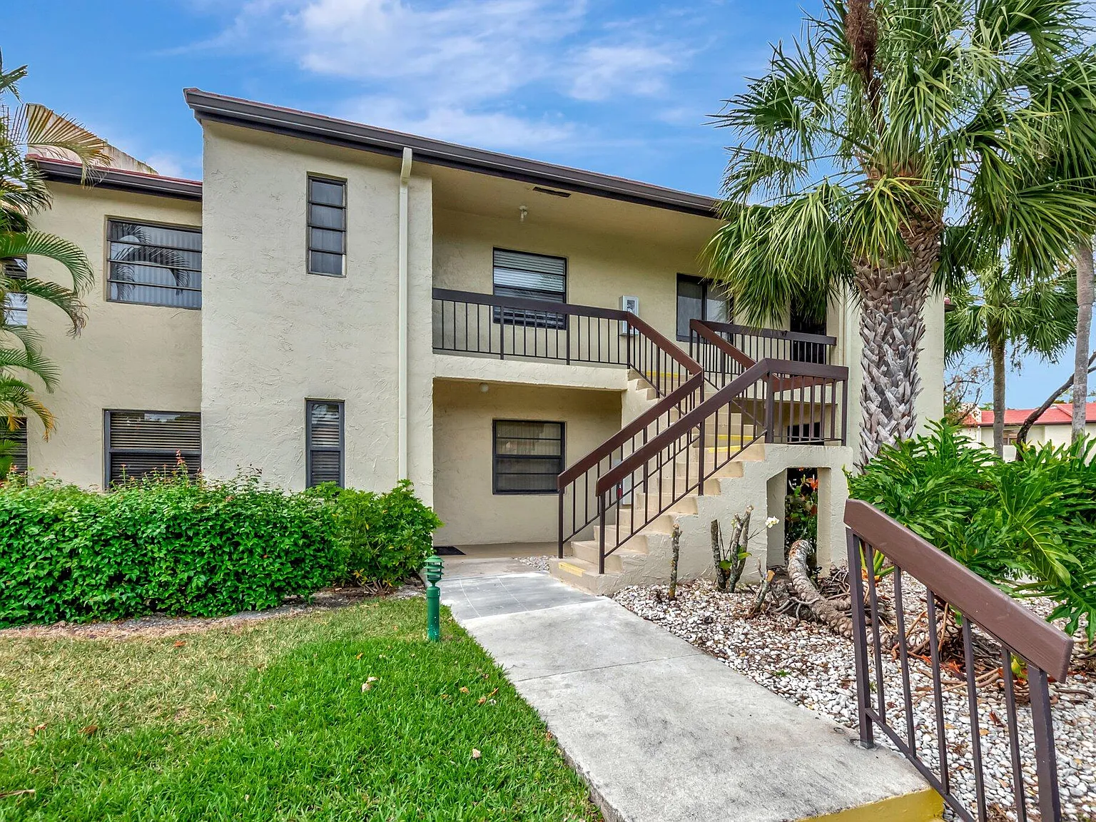 2 bed, 2.0 bath, 1216 sqft, $4,200 — Photo 3
