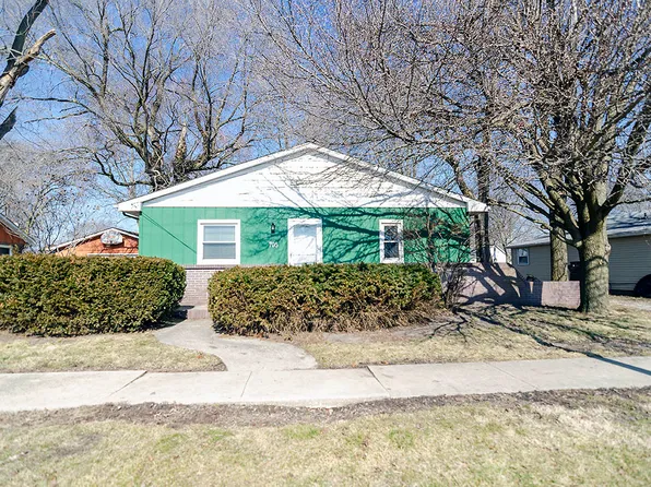 705 W William St, Monticello, IL 61856