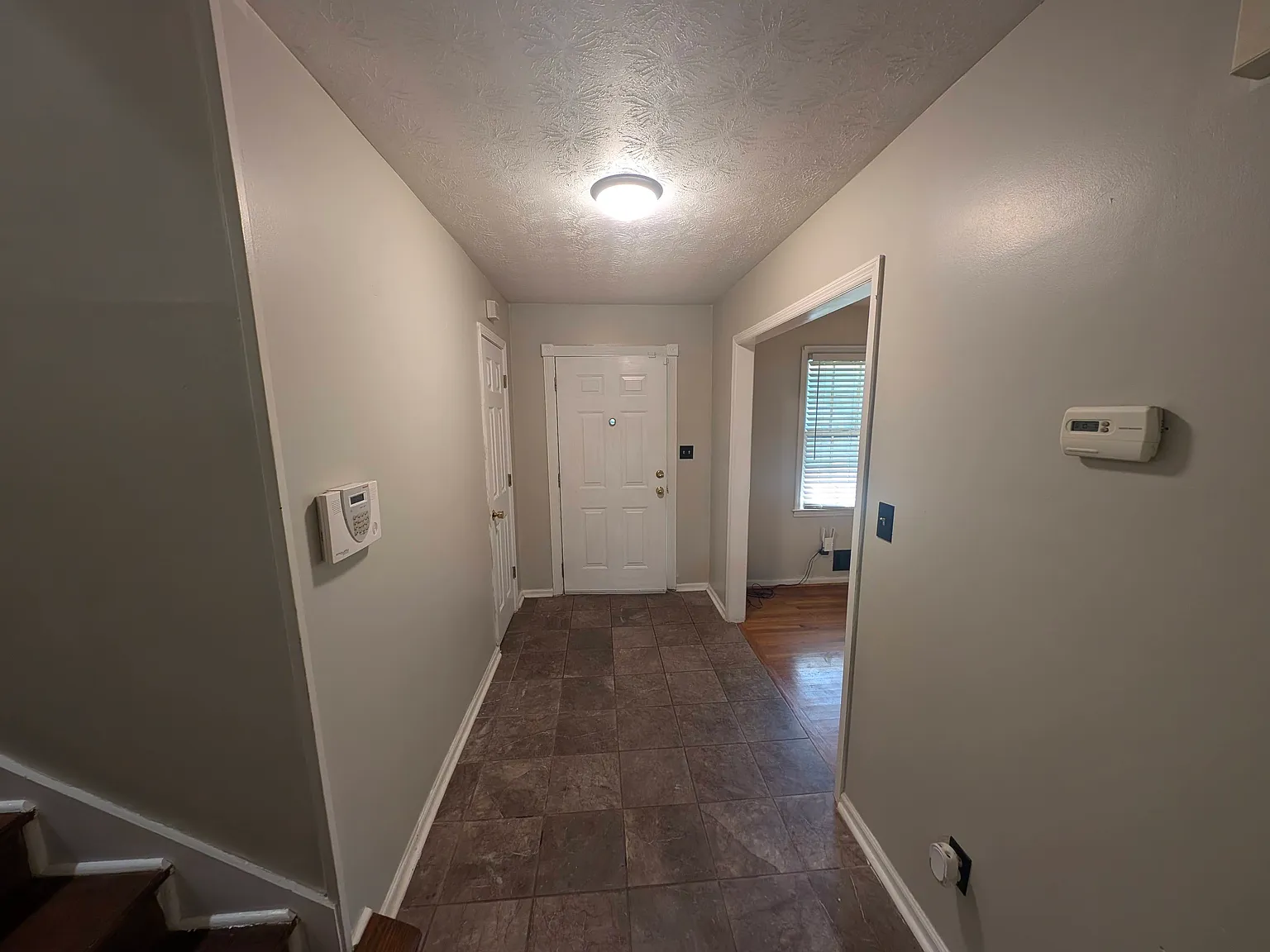 3 bed, 2.5 bath, 1816 sqft, $2,000 — Photo 2