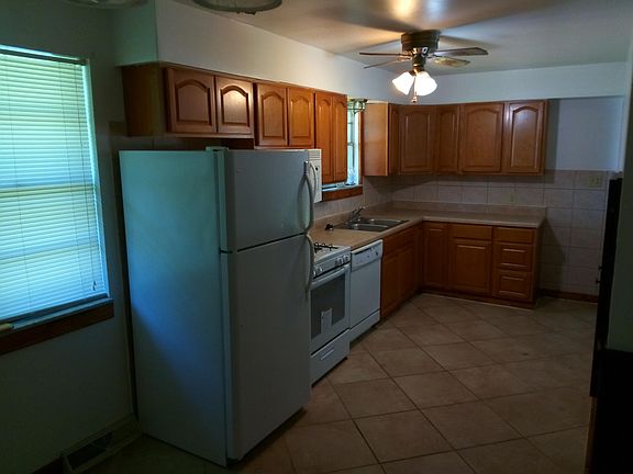 4th image of 2533 Stratford Ln
