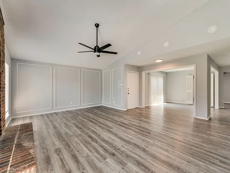 2814 Meadow Park Dr — Photo 4