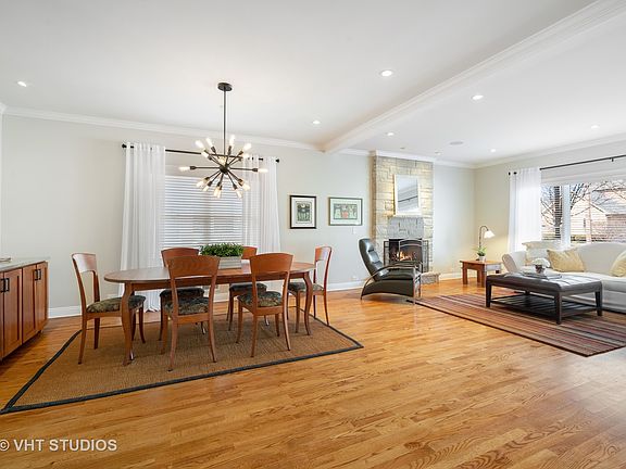 3rd image of 2729 Hawthorn Ln