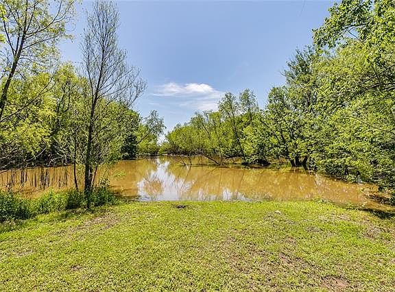 3rd image of 1140 Lakewood Cir