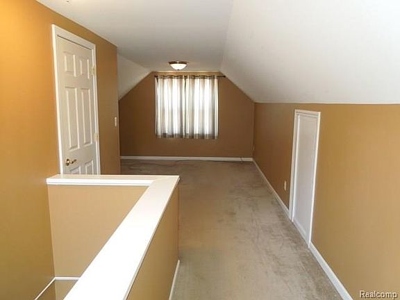 5th image of 560 E Southlawn Blvd