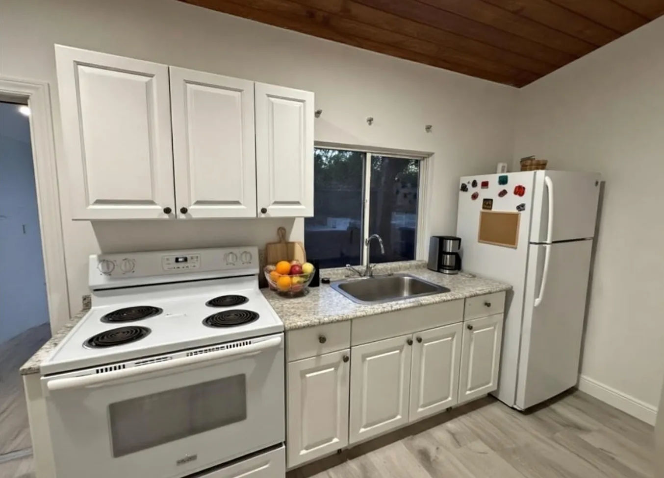 Studio, 550 sqft, $1,800 — Photo 3