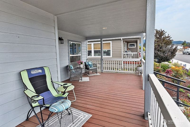 4th image of 894 N Iris Avenue
