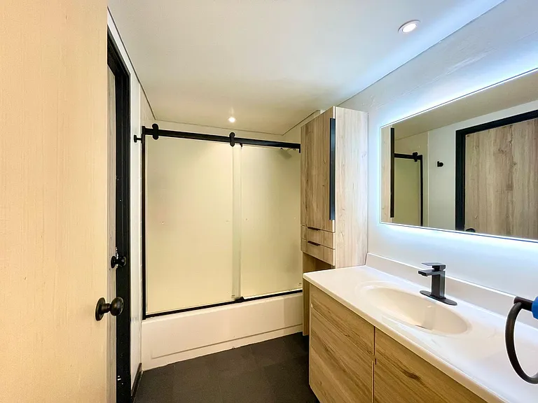 6363 Christie Ave #1402 — Photo 14