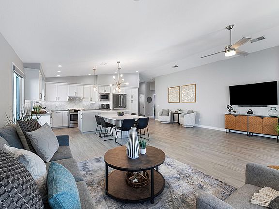 BRIGHT OPEN LIVING, PERFECT FOR ENTERTAINING