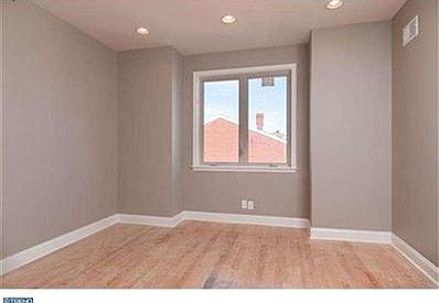 3rd image of 1036 Earl St