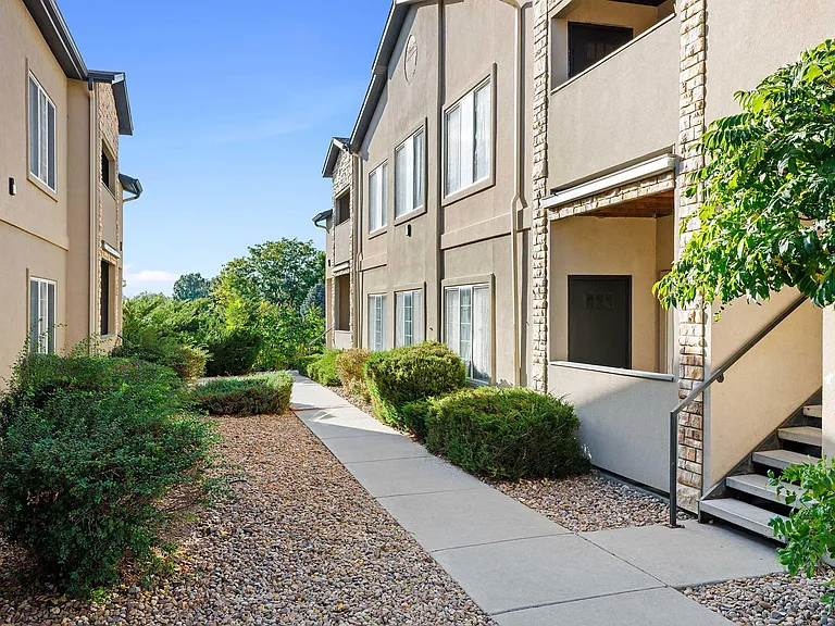 Summerfield Condominiums — Photo 15