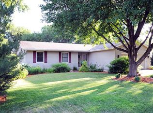 5574 Country Ct, Roscoe, IL 61073