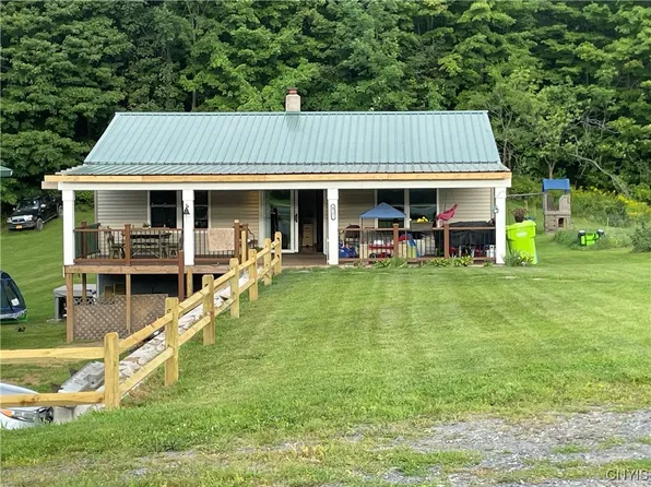 4392 Falls Rd, Munnsville, NY 13409