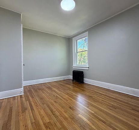 3rd image of 138 E 7th St APT 7