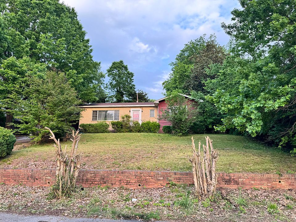 1st image of 208 Glenwood Cir