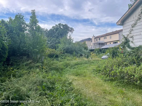 228 Bayview Ave, Staten Island, NY 10309