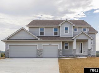10651 S 102nd Ave, Papillion, NE 68046