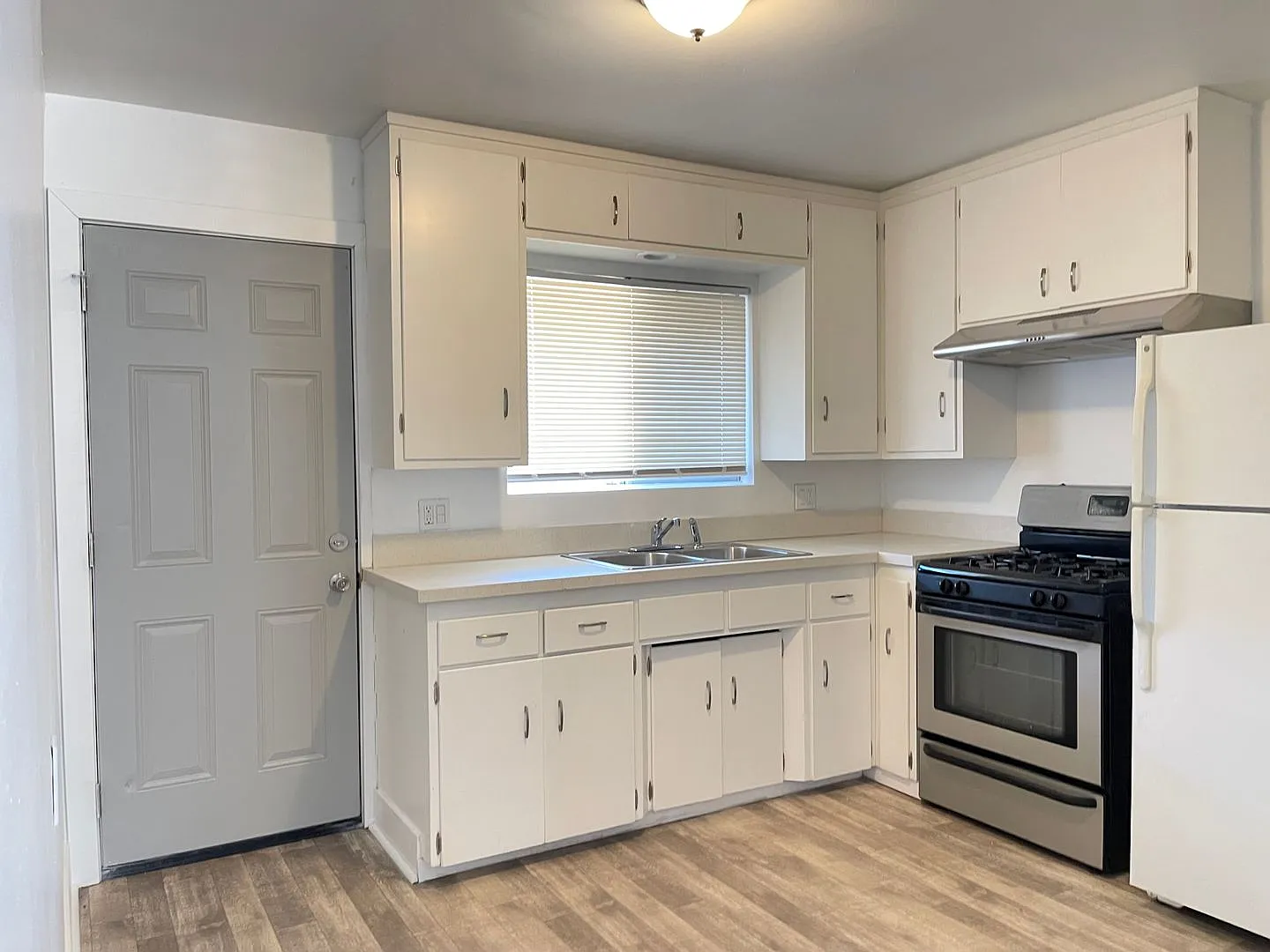 319 S. Alessandro St. — Photo 1
