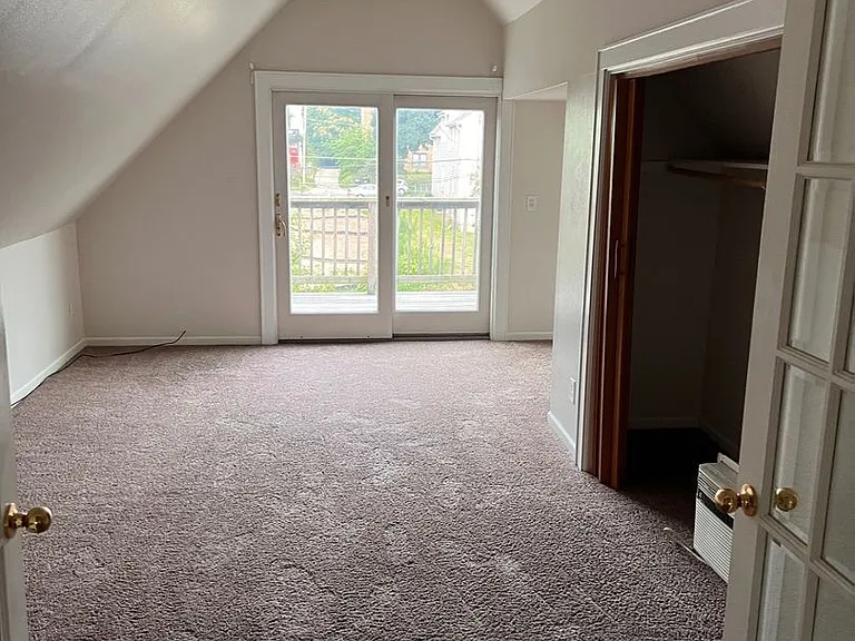 Large Spacious 4 Bedroom UPPER with Large Living Room and Dining Area!! — Photo 25