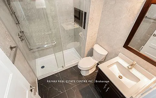 271 Queen St S #204 — Photo 14