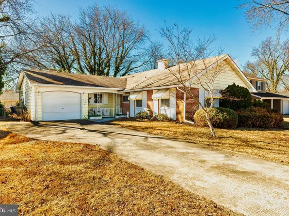 16 Pembrook Ln, Willingboro, NJ 08046