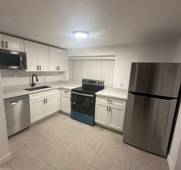 Updated kitchen with brand new appliances