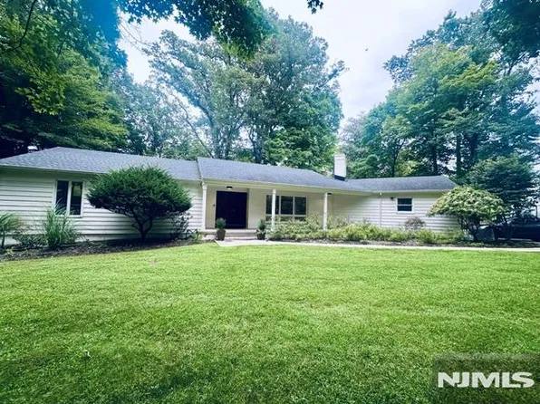573 Kiowa Drive, Franklin Lakes, NJ 07417