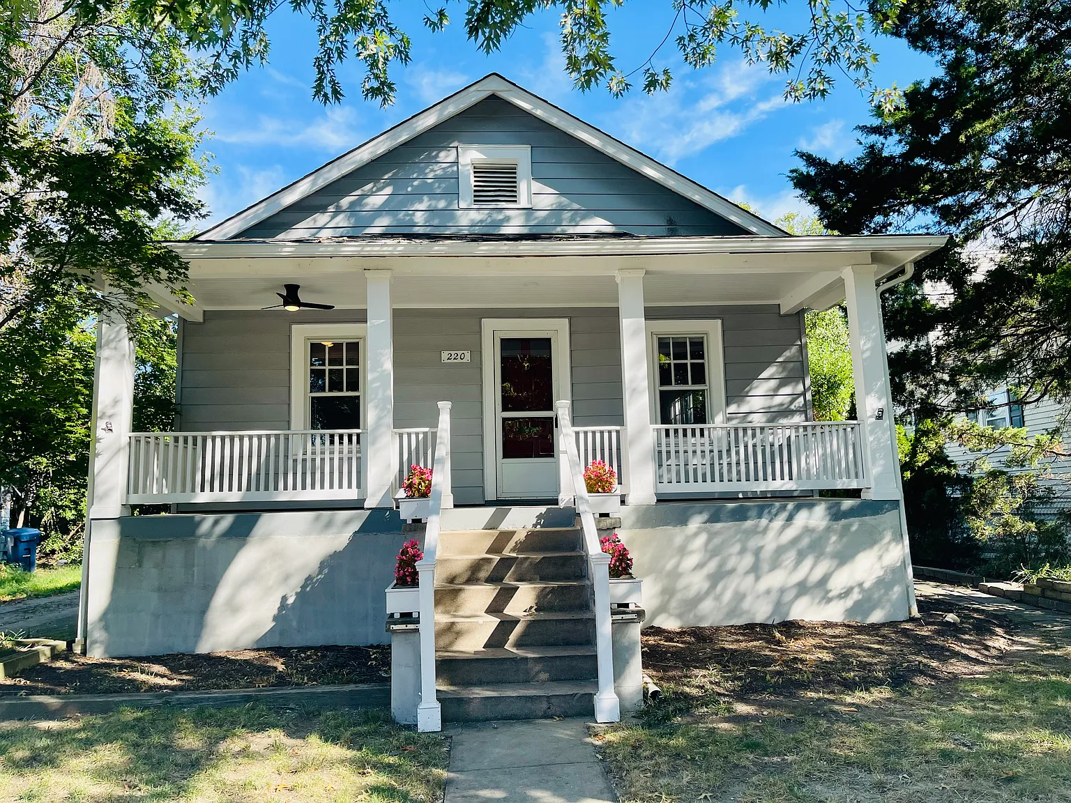 3 bed, 1.5 bath, 1147 sqft, $5,000 — Photo 1