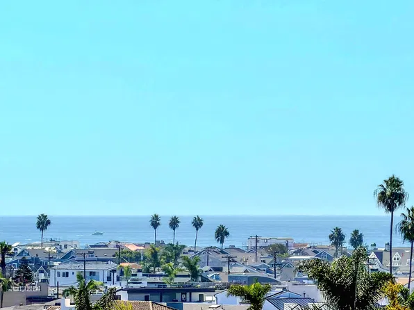 950 Cagney Ln APT 208, Newport Beach, CA 92663