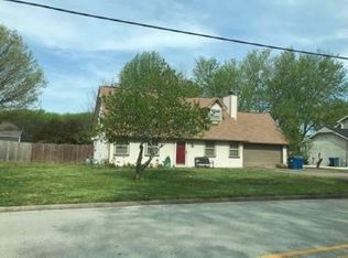 1906 SW D St, Bentonville, AR 72712