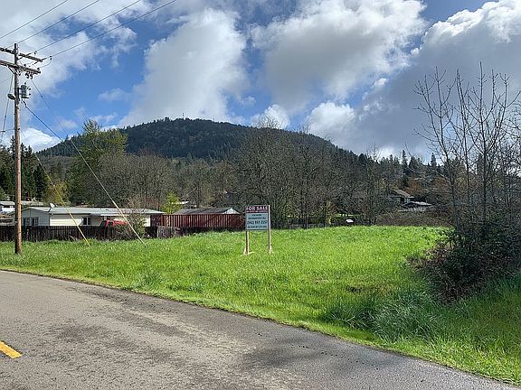 3rd image of 8 N Hyland Ln