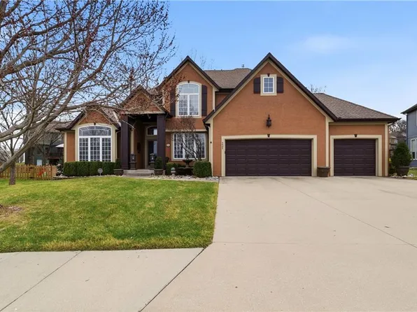 225 NE Misty Meadow Dr, Lees Summit, MO 64064