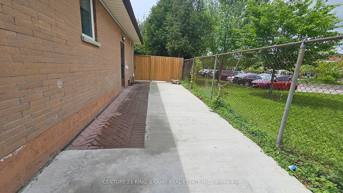 Building Photo - 498 Wilson Rd S #BASEMENT