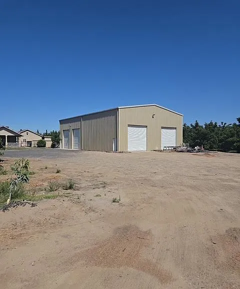 10101 Hutchinson Rd — Photo 1