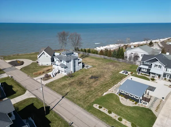 7251 Lakeview Ave, South Haven, MI 49090
