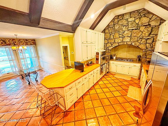 4th image of 209 Westover Dr