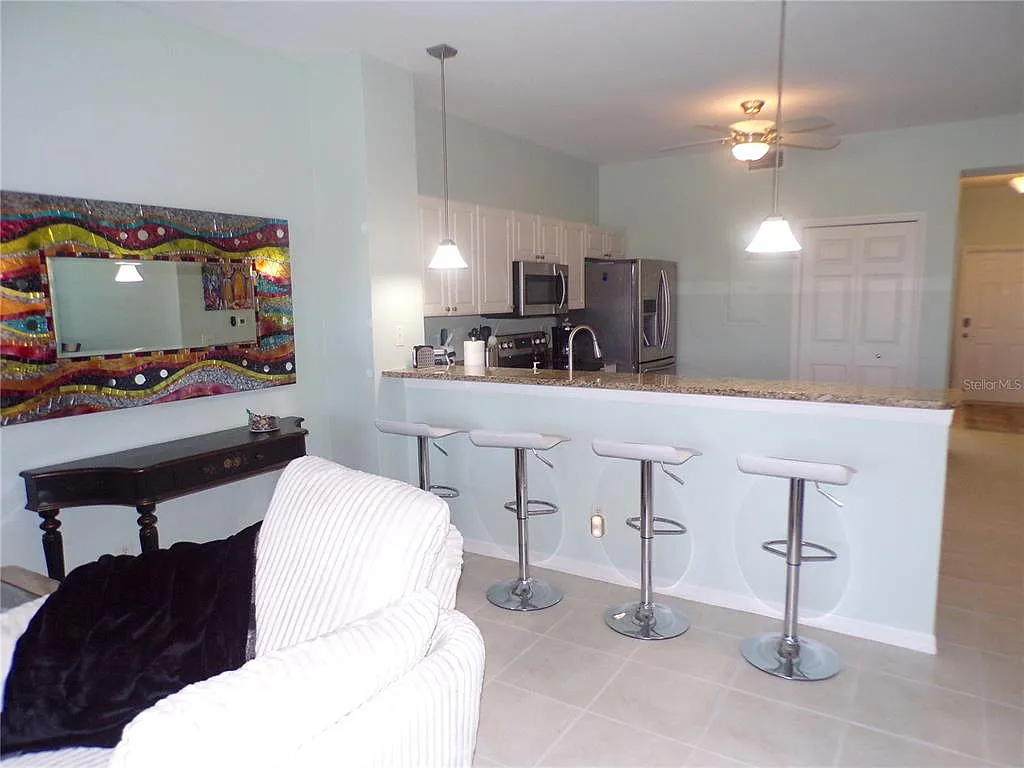 3 bed, 2.0 bath, 1596 sqft, $3,200 — Photo 4