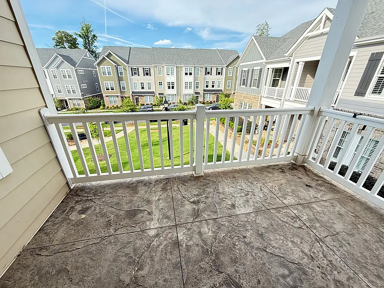 412 Hyco Ct — Photo 9