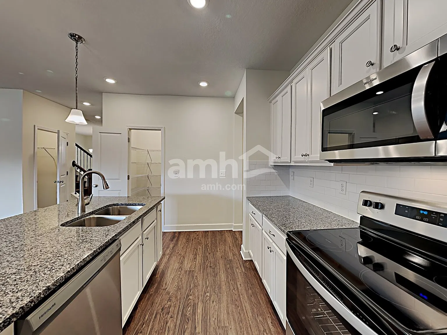 4 bed, 2.5 bath, 2078 sqft, $2,300 — Photo 4