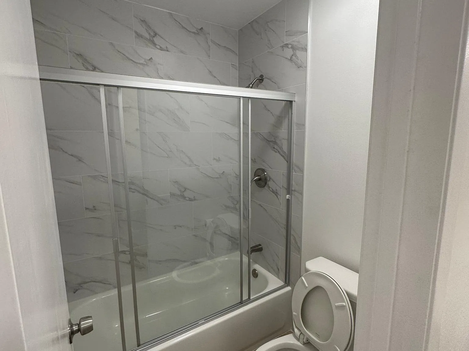 2 bed, 990 sqft, $2,600 — Photo 3