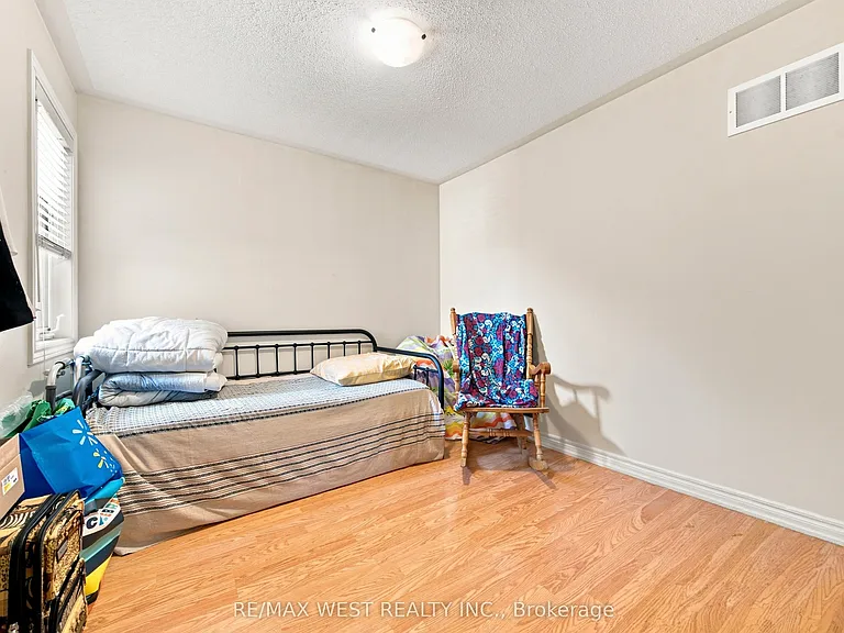 35 Sky Harbour Dr — Photo 21