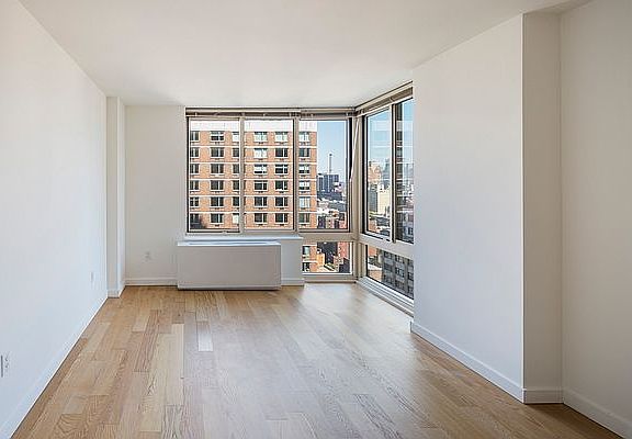 3rd image of 260 W 54th St APT 31C
