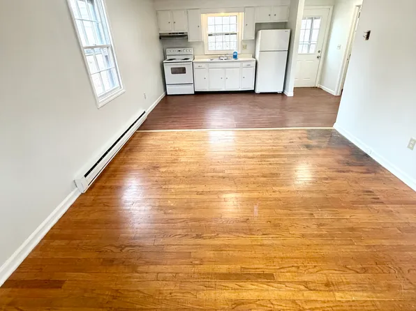 986 Killingworth Rd #1, Higganum, CT 06441