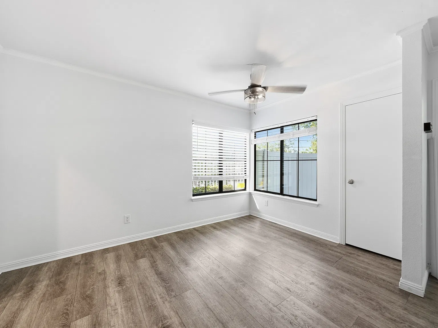 3 bed, 2.5 bath, 1118 sqft, $3,600 — Photo 2