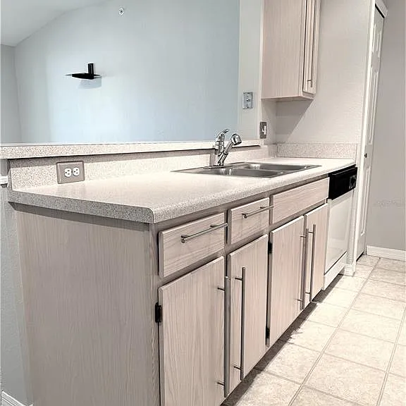 5475 Vineland Rd #8304 — Photo 32