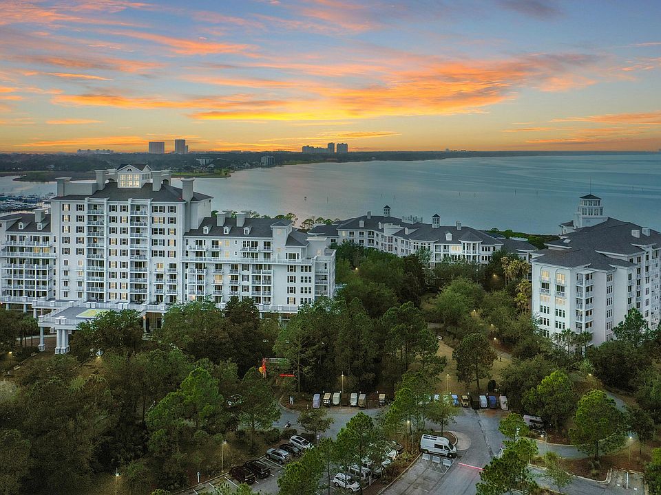 Bay views & sunsets in the Grand Sandestin! Baytowne Wharf Village -  Sandestin