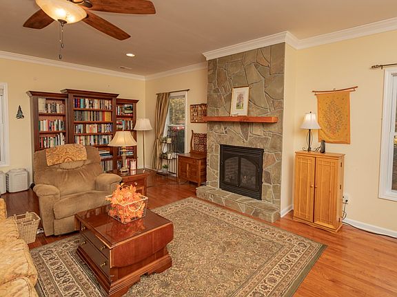 4th image of 135 Cliffside Dr