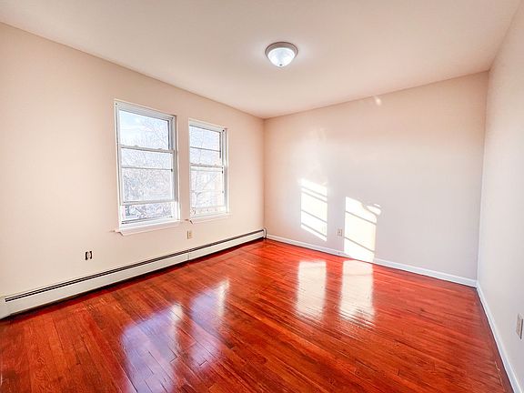 3rd image of 15 Dorothy St #15C1