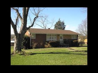 1510 N Frye Ave, Newton, NC 28658